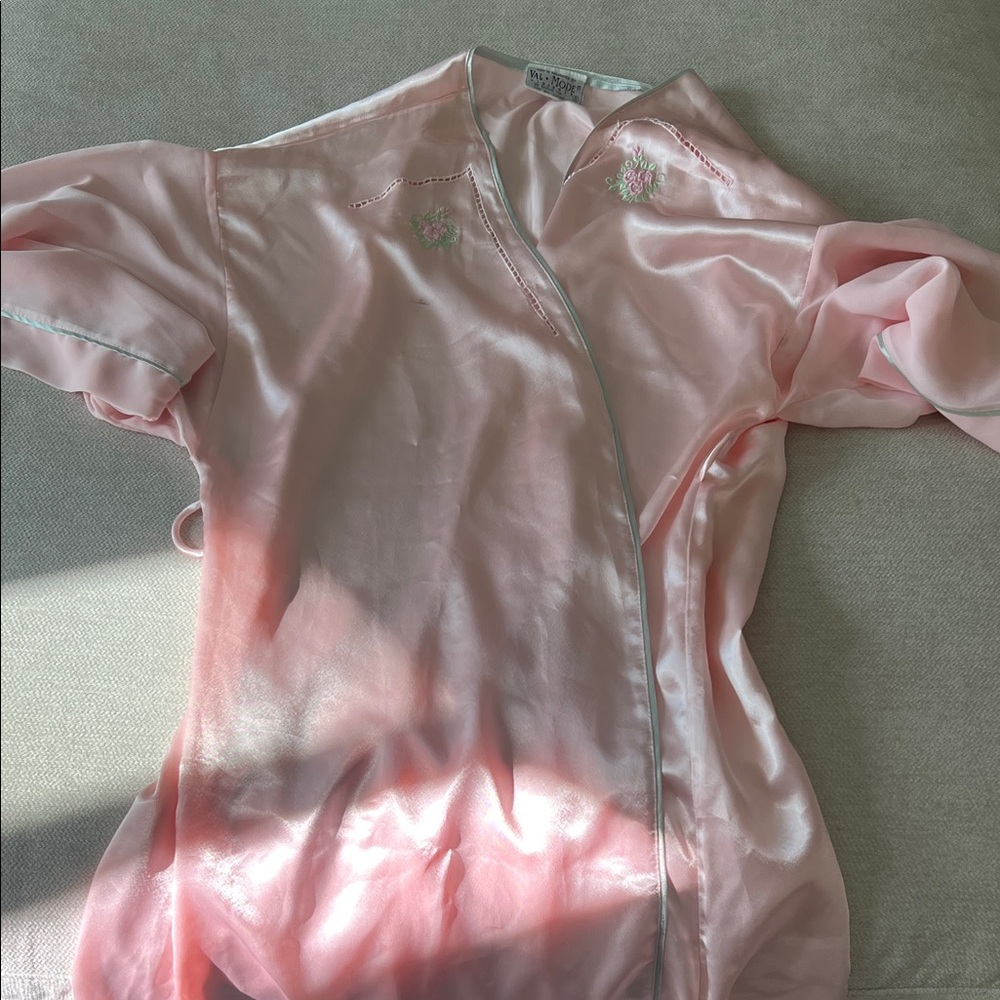 Val Mode Pink Satin Women's Robe